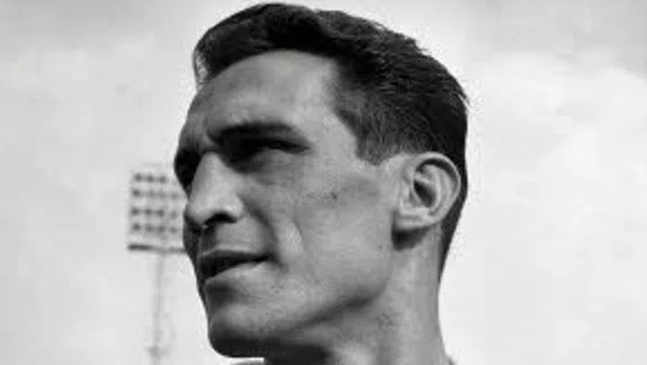 © LaPresse
Archivio storico
Torino anni '50
Sport
Calcio
Enzo Bearzot
nella foto: il calciatore del Torino Enzo Bearzot 
B 3194