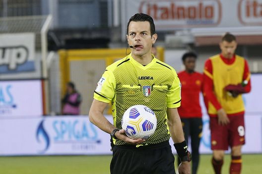 (Photo by Gabriele Maltinti/Getty Images) pezzuto arbitro