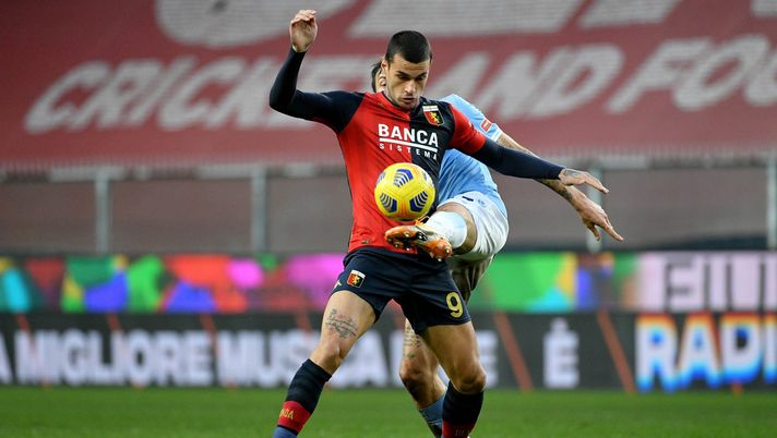 GENOA, ITALY - JANUARY 03: Francesco Acerbi of SS Lazio compete for the ball with Gianluca Scamacca of Genoa CFCduring the Serie A match between Genoa CFC and SS Lazio at Stadio Luigi Ferraris on January 03, 2021 in Genoa, Italy. (Photo by Marco Rosi/Getty Images) GENOA, ITALY - JANUARY 03: Francesco Acerbi of SS Lazio compete for the ball with Gianluca Scamacca of Genoa CFCduring the Serie A match between Genoa CFC and SS Lazio at Stadio Luigi Ferraris on January 03, 2021 in Genoa, Italy. (Photo by Marco Rosi/Getty Images)
