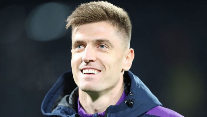 FLORENCE, ITALY - FEBRUARY 05: Krzysztof Piatek of ACF Fiorentina looks on during the Serie A match between ACF Fiorentina and SS Lazio at Stadio Artemio Franchi on February 5, 2022 in Florence, Italy. (Photo by Gabriele Maltinti/Getty Images) Piatek: “Sono malconcio ma voglio essere in campo martedì!”. Le ultime sul suo recupero - immagine 1