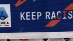 Tutto pronto negli spogliatoi di San Siro: il Napoli svela il colore della maglia