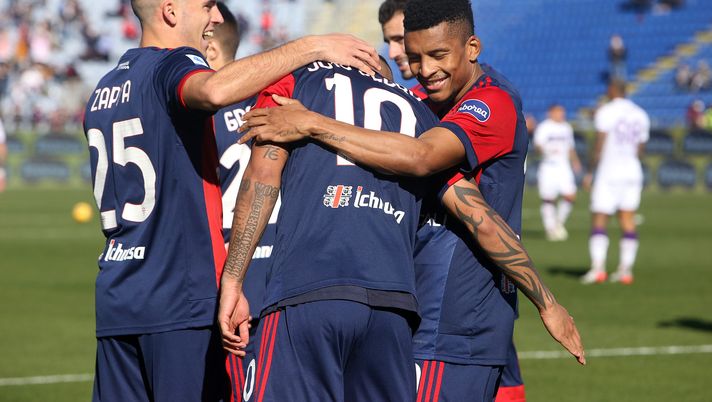CAGLIARI, ITALY - JANUARY 23: Joao Pedro of Cagliari celebrates his goal 1-0during the Serie A match between Cagliari Calcio and ACF Fiorentina at Sardegna Arena on January 23, 2022 in Cagliari, Italy. (Photo by Enrico Locci/Getty Images) Cagliari, ufficiale: scelto il nuovo allenatore - immagine 1
