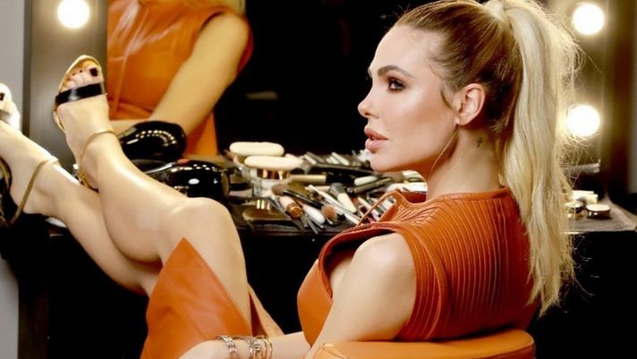 Tutti a casa Totti: Ilary Blasi apre le porte della sua villa al grande pubblico di Instagram Tutti a casa Totti: Ilary Blasi apre le porte della sua villa al grande pubblico di Instagram