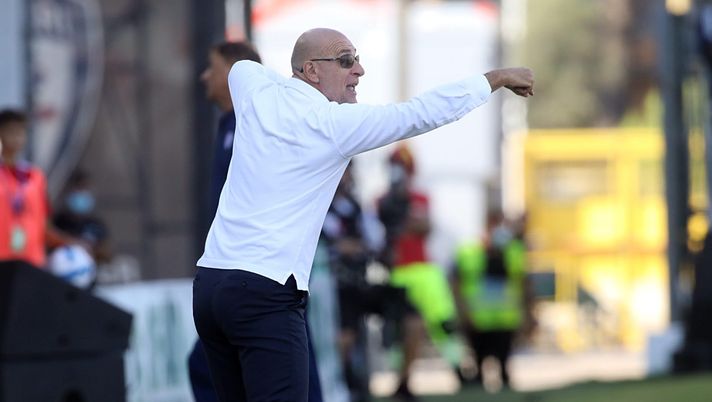CAGLIARI, ITALY - SEPTEMBER 12: Davide Ballardini coach of Genoa reacts during the Serie A match between Cagliari Calcio and Genoa CFC at Sardegna Arena on September 12, 2021 in Cagliari, Italy. (Photo by Enrico Locci/Getty Images) 