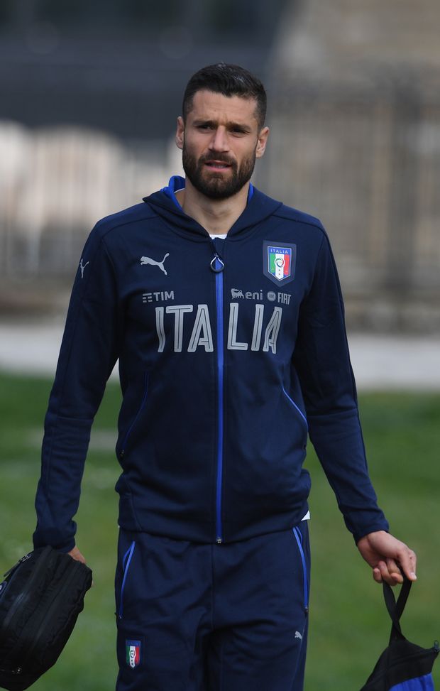  FLORENCE, ITALY - MARCH 20: Antonio Candreva of Italy looks on prior to the training session at the club's training ground at Coverciano on March 20, 2017 in Florence, Italy. (Photo by Claudio Villa/Getty Images) 
