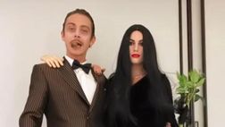 Valentino Rossi e Francesca, look di Halloween come i Ferragnez: “Ecco la famiglia Addams!”