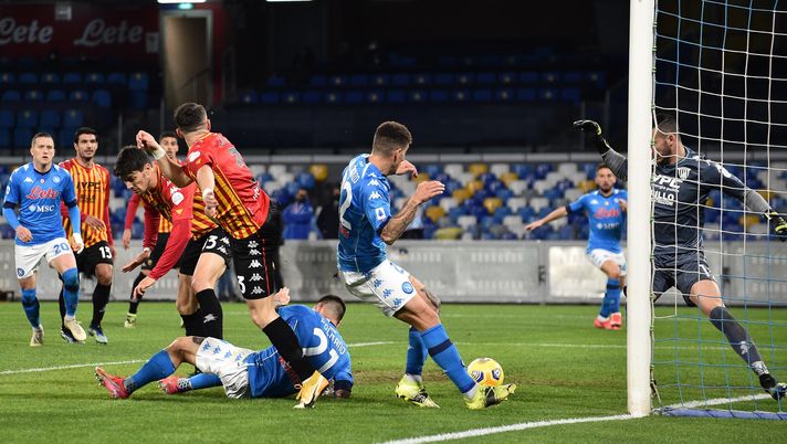 NAPLES, ITALY - FEBRUARY 28: Giovanni Di Lorenzo of Napoli scores the 2-0 goal  of Napoli during the Serie A match between SSC Napoli and Benevento Calcio at Stadio Diego Armando Maradona on February 28, 2021 in Naples, Italy. (Photo by SSC NAPOLI/SSC NAPOLI via Getty Images) 
