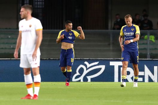 VERONA, ITALY - SEPTEMBER 19: Gianluca Capriari of Hellas Verona celebrates after scoring their team's second goal during the Serie A match between Hellas and AS Roma at Stadio Marcantonio Bentegodi on September 19, 2021 in Verona, Italy. (Photo by Marco Luzzani/Getty Images) VERONA, ITALY - SEPTEMBER 19: Gianluca Capriari of Hellas Verona celebrates after scoring their team's second goal during the Serie A match between Hellas and AS Roma at Stadio Marcantonio Bentegodi on September 19, 2021 in Verona, Italy. (Photo by Marco Luzzani/Getty Images)