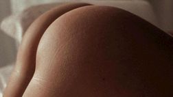 Lucia Javorcekova esagerata e senza veli: la modella si lascia fotografare il lato B…