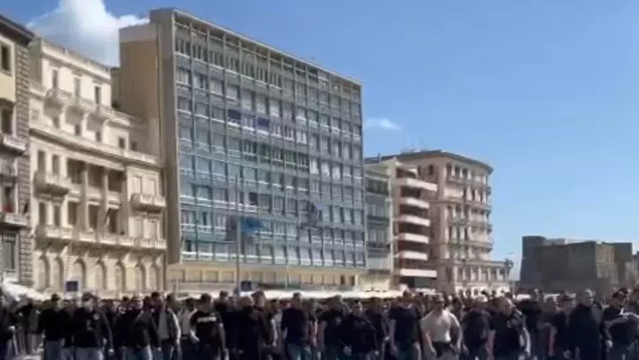 Scontri Napoli-Eintracht, il Prefetto: “Non si poteva fermare il corteo, divieto ok” - immagine 1