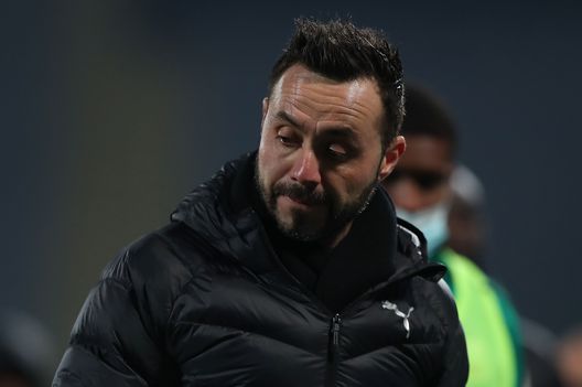 FLORENCE, ITALY - DECEMBER 16: Roberto De Zerbi, manager of US Sassuolo reacts during the Serie A match between ACF Fiorentina and US Sassuolo at Stadio Artemio Franchi on December 16, 2020 in Florence, Italy. (Photo by Gabriele Maltinti/Getty Images) De Zerbi non fa drammi: “Mi spiace ma siamo il Brighton, possiamo perdere. Ai rigori poi può succedere”- immagine 2
