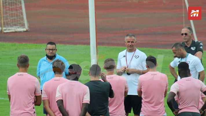 Palermo, terminato il secondo giorno di ritiro: domani Massolo in conferenza 