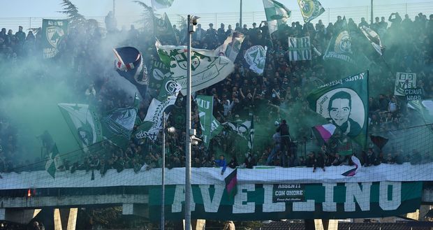 AVELLINO, ITALY - DECEMBER 10: Fans of US Avellino prior the Serie B match between US Avellino and Benevento Calcio at Stadio Partenio on December 10, 2016 in Avellino, Italy. (Photo by Giuseppe Bellini/Getty Images) Avellino