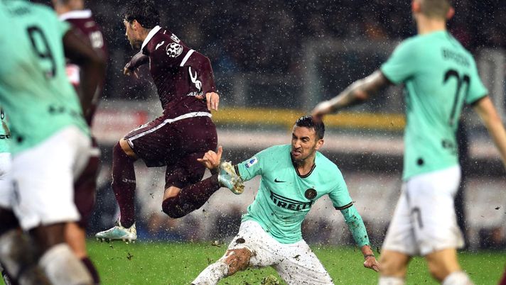 TURIN, ITALY - NOVEMBER 23:  Matias Vecino of FC Internazionale in action during the Serie A match between Torino FC and FC Internazionale at Stadio Olimpico di Torino on November 23, 2019 in Turin, Italy.  (Photo by Claudio Villa - Inter/Inter via Getty Images )