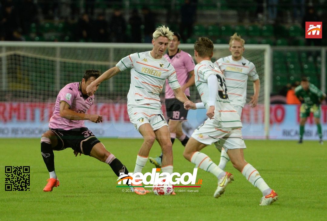 FOTO Palermo-Venezia 0-1, 14ª giornata di Serie B 2022-2023 (Gallery) - immagine 3