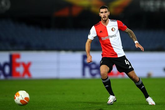 ROTTERDAM, NETHERLANDS - NOVEMBER 05: Marcos Senesi of Feyenoord Rotterdam in action during the UEFA Europa League Group K stage match between Feyenoord and CSKA Moskva at De Kuip on November 05, 2020 in Rotterdam, Netherlands. (Photo by Dean Mouhtaropoulos/Getty Images) Roma, piace l’obiettivo viola Senesi: lui vuole l’Italia, Feyenoord spara alto- immagine 2