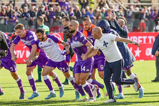 GERMOGLI PH: 19 FEBBRAIO 2022 FIRENZE STADIO ARTEMIO FRANCHI CAMPIONATO SERIE A TIM FIORENTINA VS ATALANTA NELLA FOTO ESULTANZA DEL MISTER VINCENZO ITALIANO Izzo a VN: “Napoli e Fiorentina carichi a pallettoni. Vlahovic era l’anima”- immagine 2