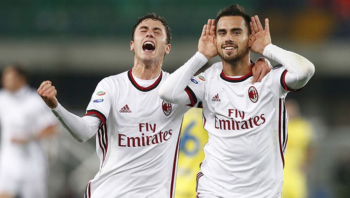 Davide Calabria e Suso esultano per la vittoria del Milan a Verona sul Chievo (credits: LaPresse/A.C. Milan) 