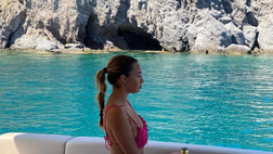Lady Politano pranza a Napoli: mare, sole e tanti amici | VIDEO