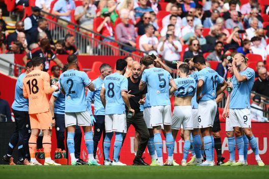 (Photo by Shaun Botterill/Getty Images) Wembley celeste! Resta aperto il derby del treble fra il City di oggi e lo United del 1999…- immagine 3