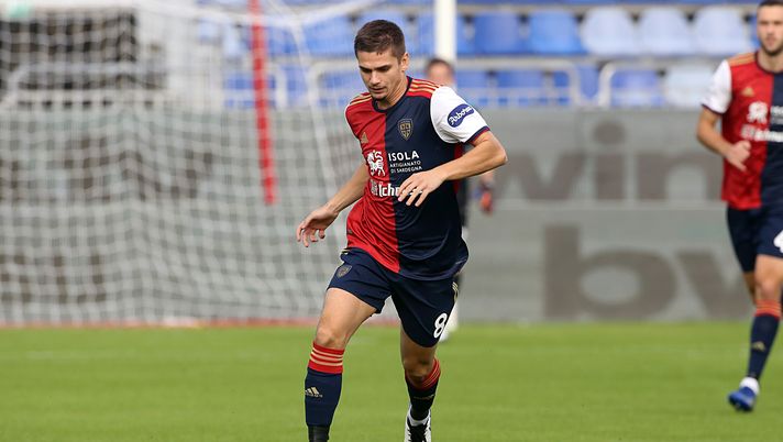 CAGLIARI, ITALY - OCTOBER 25:   Razvan MArin of Cagliari in action   during the Serie A match between Cagliari Calcio and FC Crotone at Sardegna Arena on October 25, 2020 in Cagliari, Italy. (Photo by Enrico Locci/Getty Images)  Venezia-Cagliari 0-0: Maenpaa e Soncin condannano Agostini alla retrocessione in B - immagine 1