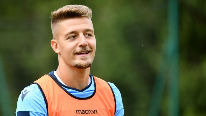 AURONZO DI CADORE, ITALY - JULY 15: Sergej Milinkovic Savic of SS Lazio in action during the SS Lazio pre-season training camp on July 15, 2019 in Auronzo di Cadore, Italy. (Photo by Marco Rosi/Getty Images) Lazio, Leiva non si allena in gruppo: Lazzari e Parolo tra i dubbi di formazione di Inzaghi - immagine 1
