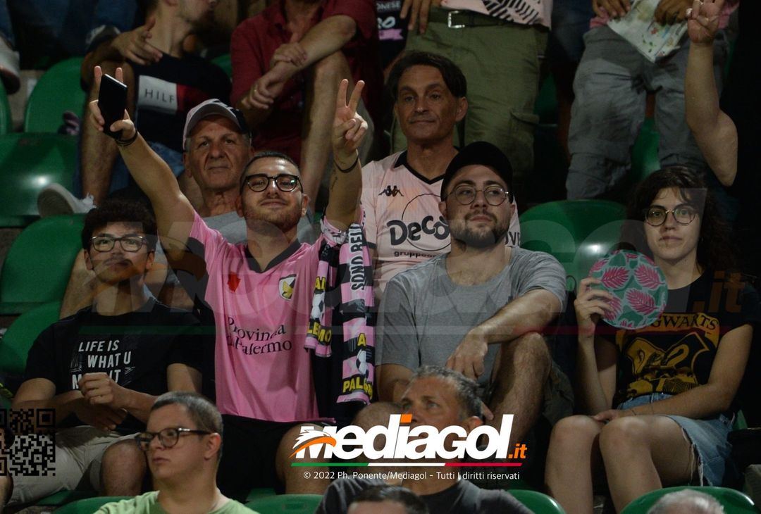 FOTOTIFO, Palermo-Genoa 1-0: i tifosi allo stadio “Renzo Barbera” (Gallery) - immagine 60