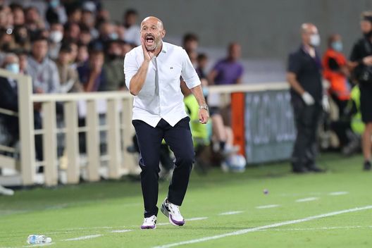 FLORENCE, ITALY - AUGUST 28: Vincenzo Italiano manager of AFC Fiorentina gestures during the Serie A match between ACF Fiorentina and Torino FC at Stadio Artemio Franchi on August 28, 2021 in Florence, Italy (Photo by Gabriele Maltinti/Getty Images) FLORENCE, ITALY - AUGUST 28: Vincenzo Italiano manager of AFC Fiorentina gestures during the Serie A match between ACF Fiorentina and Torino FC at Stadio Artemio Franchi on August 28, 2021 in Florence, Italy (Photo by Gabriele Maltinti/Getty Images)