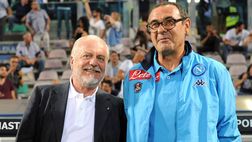 Conferenza Napoli – Sarri: “Noi bel gioco, loro micidiali in ripartenza”. ADL: “Basta veleno. Patto con i giornalisti”.