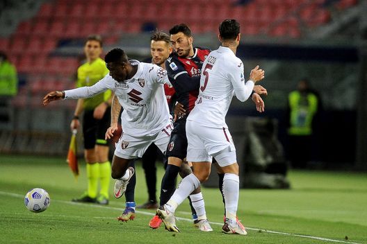 BOLOGNA, ITALY - APRIL 21: Nicola Sansone of Bologna FC reacts during the Serie A match between Bologna FC and Torino FC at Stadio Renato Dall'Ara on April 21, 2021 in Bologna, Italy. (Photo by Mario Carlini / Iguana Press/Getty Images) BOLOGNA, ITALY - APRIL 21: Nicola Sansone of Bologna FC reacts during the Serie A match between Bologna FC and Torino FC at Stadio Renato Dall'Ara on April 21, 2021 in Bologna, Italy. (Photo by Mario Carlini / Iguana Press/Getty Images)