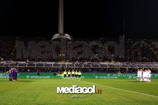 FLORENCE, ITALY - DECEMBER 04: Players of ACF Fiorentina and players of US Citta di Palermo observe a minutes silence for the victims of the plane crash involving the Brazilian club Chapecoense prior to the Serie A match between ACF Fiorentina and US Citta di Palermo at Stadio Artemio Franchi on December 4, 2016 in Florence, Italy. (Photo by Gabriele Maltinti/Getty Images) FLORENCE, ITALY - DECEMBER 04: Players of ACF Fiorentina and players of US Citta di Palermo observe a minutes silence for the victims of the plane crash involving the Brazilian club Chapecoense prior to the Serie A match between ACF Fiorentina and US Citta di Palermo at Stadio Artemio Franchi on December 4, 2016 in Florence, Italy. (Photo by Gabriele Maltinti/Getty Images)