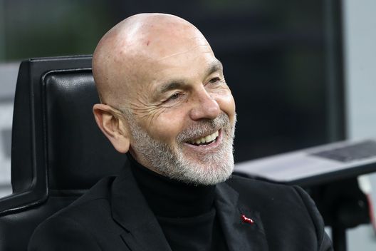 Stefano Pioli (allenatore AC Milan) prima di Milan-Empoli 1-0 (Serie A 2021-2022) | News (Getty Images) Stefano Pioli AC Milan Milan-Empoli 1-0 Serie A 2021-2022