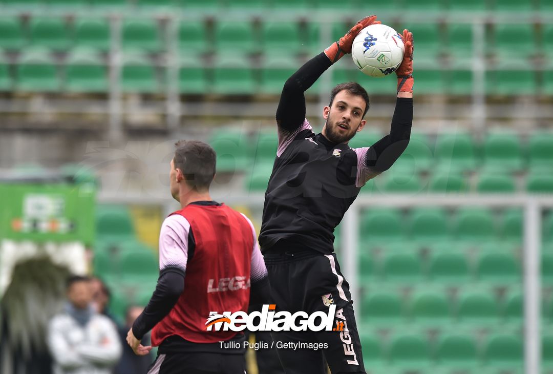  PALERMO, ITALY - MARCH 28: Alberto Brignoli of Palermo in action during a training session at Stadio Renzo Barbera on March 28, 2019 in Palermo, Italy. (Photo by Tullio M. Puglia/Getty Images) 