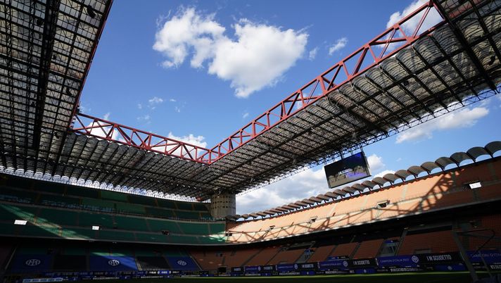 MILAN, ITALY - MAY 12: A general view before the Serie A match between FC Internazionale and AS Roma at Stadio Giuseppe Meazza on May 12, 2021 in Milan, Italy. Sporting stadiums around Italy remain under strict restrictions due to the Coronavirus Pandemic as Government social distancing laws prohibit fans inside venues resulting in games being played behind closed doors. (Photo by Claudio Villa - Inter/Inter via Getty Images) MILAN, ITALY - MAY 12: A general view before the Serie A match between FC Internazionale and AS Roma at Stadio Giuseppe Meazza on May 12, 2021 in Milan, Italy. Sporting stadiums around Italy remain under strict restrictions due to the Coronavirus Pandemic as Government social distancing laws prohibit fans inside venues resulting in games being played behind closed doors. (Photo by Claudio Villa - Inter/Inter via Getty Images)
