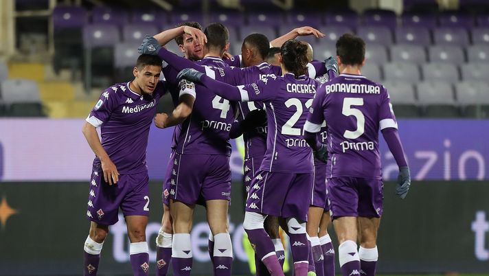 FLORENCE, ITALY - JANUARY 10: Dusan Vlahovic of ACF Fiorentina celebrates after scoring a goal during the Serie A match between ACF Fiorentina and Cagliari Calcio at Stadio Artemio Franchi on January 10, 2021 in Florence, Italy.  (Photo by Gabriele Maltinti/Getty Images) 