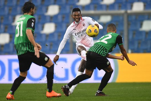 Rafael Leao del Milan al tiro contro il Sassuolo Rafael Leao del Milan al tiro contro il Sassuolo