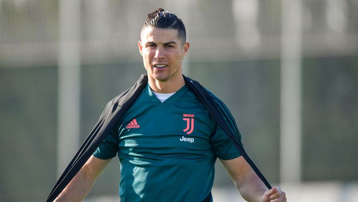 TURIN, ITALY - JANUARY 09: Juventus player Cristiano Ronaldo gestures during a training session at JTC on January 09, 2020 in Turin, Italy. (Photo by Daniele Badolato - Juventus FC/Juventus FC via Getty Images) TURIN, ITALY - JANUARY 09: Juventus player Cristiano Ronaldo gestures during a training session at JTC on January 09, 2020 in Turin, Italy. (Photo by Daniele Badolato - Juventus FC/Juventus FC via Getty Images)
