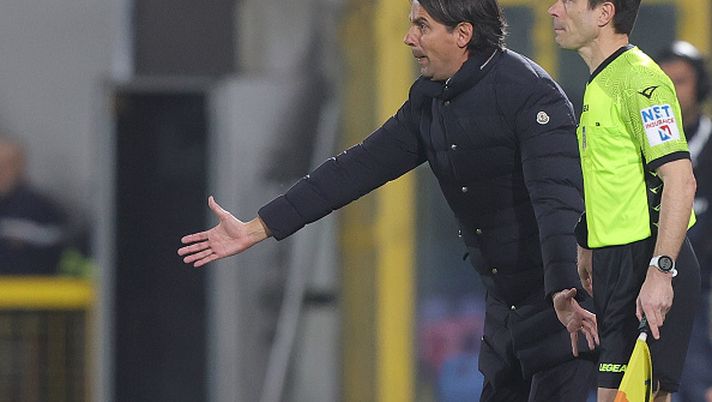 LA SPEZIA, ITALY - MARCH 11: Simone Inzaghi manager of FC Internazionale gestures during the Serie A match between Spezia Calcio and FC Internazionale at Stadio Alberto Picco on March 11, 2023 in La Spezia, Italy. (Photo by Gabriele Maltinti/Getty Images) IPSE DIXIT – Inzaghi: “In campo sempre con questa determinazione”, Gasp: “A Napoli con un bello spirito”- immagine 1