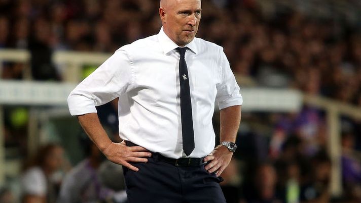 FLORENCE, ITALY - AUGUST 28: Rolando Maran manager of AC Chievo Verona looks on during the Serie A match between ACF Fiorentina and AC ChievoVerona at Stadio Artemio Franchi on August 28, 2016 in Florence, Italy. (Photo by Gabriele Maltinti/Getty Images) CHIEVO – Maran: “Fuori Hetemaj e non solo! Birsa? Ho un dubbio” - immagine 1