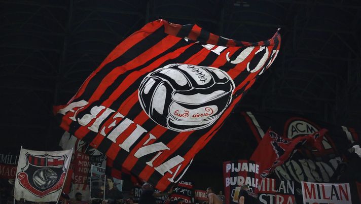I tifosi rossoneri tornano allo stadio per Milan-Cagliari (Serie A 2021-2022) | AC Milan News (Getty Images) I tifosi rossoneri tornano allo stadio per Milan-Cagliari (Serie A 2021-2022) | AC Milan News (Getty Images)