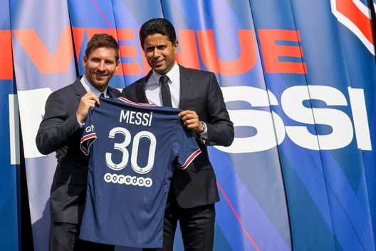 PARIS, FRANCE - AUGUST 11: Lionel Messi poses with his jersey next to President Nasser Al Khelaifi after the press conference of Paris Saint-Germain at Parc des Princes on August 11, 2021 in Paris, France. (Photo by Sebastien Muylaert/Getty Images) PARIS, FRANCE - AUGUST 11: Lionel Messi poses with his jersey next to President Nasser Al Khelaifi after the press conference of Paris Saint-Germain at Parc des Princes on August 11, 2021 in Paris, France. (Photo by Sebastien Muylaert/Getty Images)