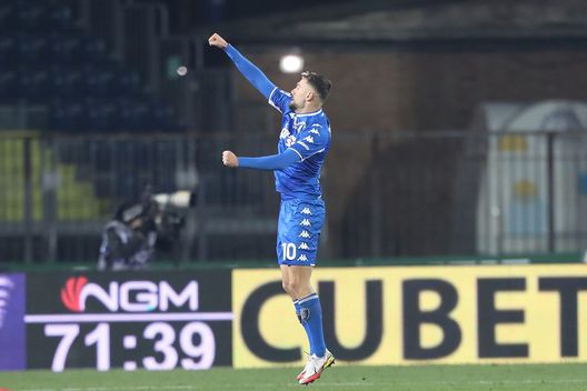 EMPOLI, ITALY - JANUARY 23: Nedim Bajrami of Empoli FC celebrates after scoring a goal during the Serie A match between Empoli FC and AS Roma at Stadio Carlo Castellani on January 23, 2022 in Empoli, Italy. (Photo by Gabriele Maltinti/Getty Images) La Fiorentina segue un centrocampista con lo zampino di…Ramadani- immagine 2