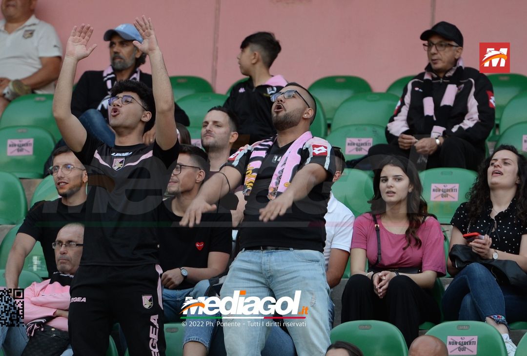 Fototifo, i tifosi allo stadio per Palermo-Virtus Entella 2-2 (gallery) - immagine 89