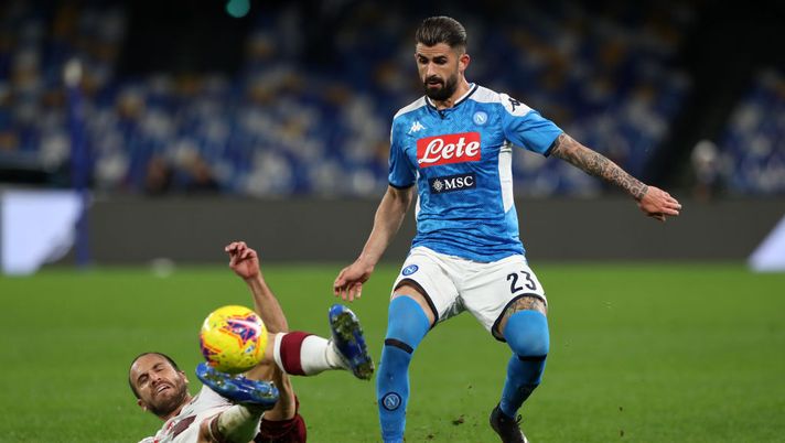 NAPLES, ITALY - FEBRUARY 29: Lorenzo De Silvestri of Torino FC vies with Elseid Hysaj of SSC Napoli during the Serie A match between SSC Napoli and  Torino FC at Stadio San Paolo on February 29, 2020 in Naples, Italy. (Photo by Francesco Pecoraro/Getty Images) 