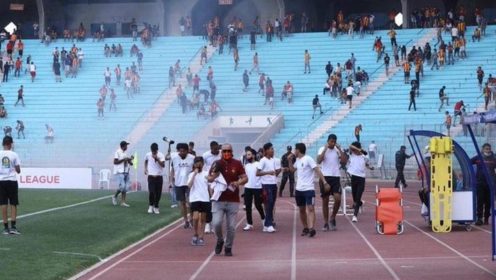 Champions africana, lacrimogeni allo stadio: semifinale iniziata un’ora dopo… Champions africana, lacrimogeni allo stadio: semifinale iniziata un’ora dopo…