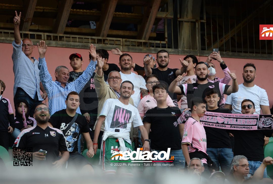 Fototifo, i tifosi allo stadio per Palermo-Virtus Entella 2-2 (gallery) - immagine 26