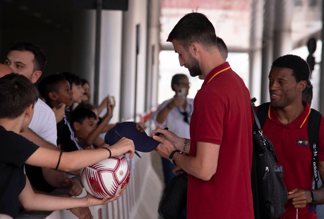 La Roma in partenza verso Firenze – FOTO GALLERY - immagine 27