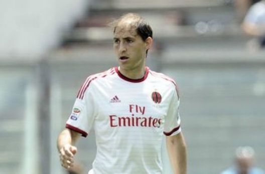 Gabriel Paletta, difensore rossonero (Fonte: www.calcionews24.com) Gabriel Paletta, difensore rossonero (Fonte: www.calcionews24.com)