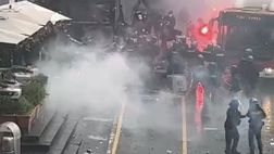 VIDEO Guerriglia in Piazza del Gesù tra tifosi del Napoli e dell’Eintracht