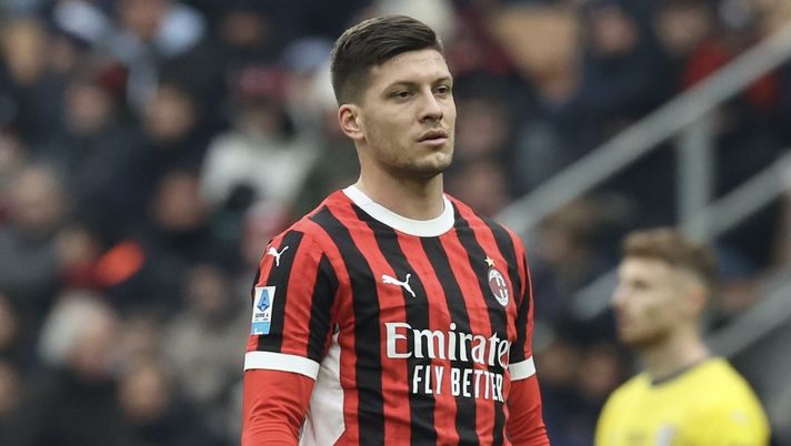 Luka Jovic (attaccante AC Milan), qui durante Milan-Parma 3-2 (Serie A 2024-2025) | News (Getty Images) Luka Jovic AC Milan Milan-Parma 3-2 Serie A 2024-2025